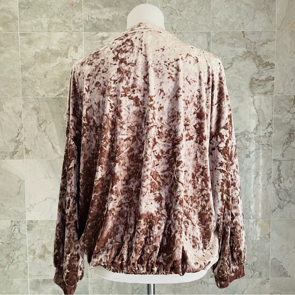 Adrianna Papell Crushed Velvet Long Sleeve Top - Picture 5 of 7